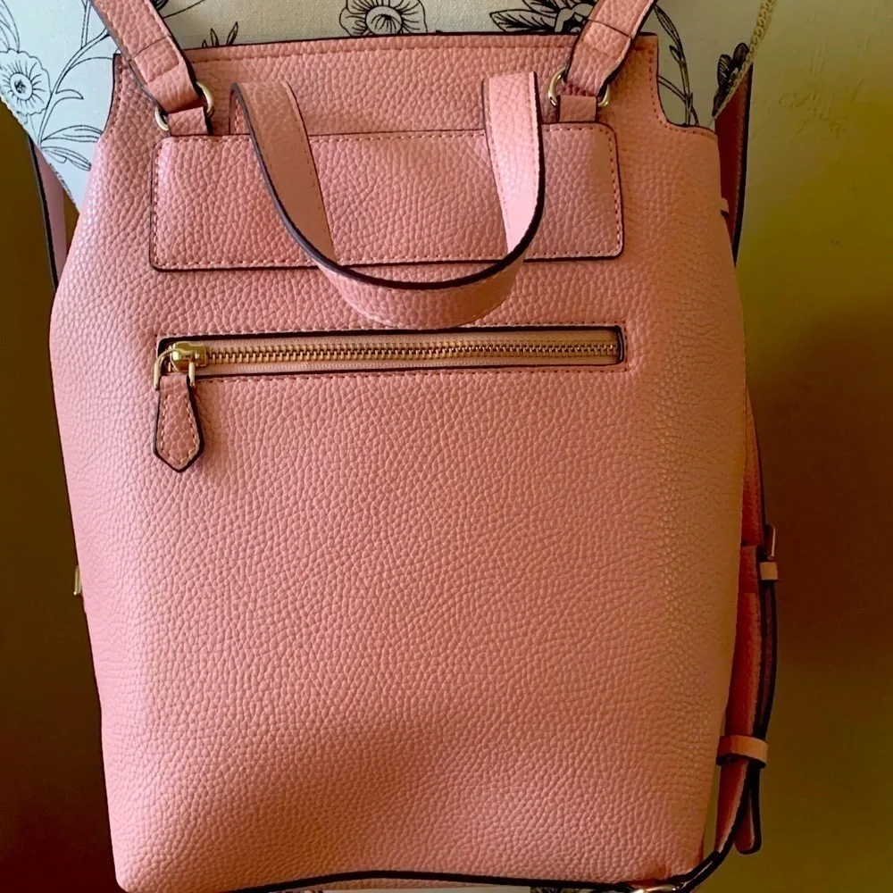 Guess ladies backpack - Picture 2 of 7